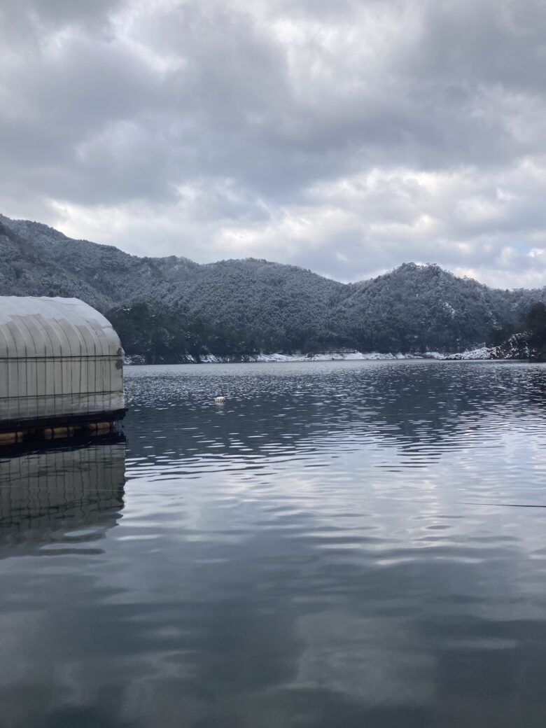 兵庫県生野銀山湖の風景(ドームもあり)