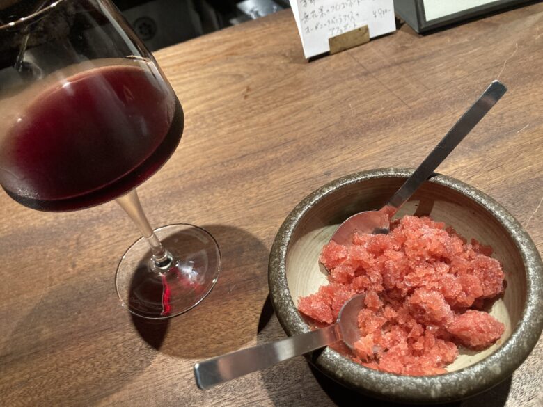 大阪十三の立ち飲みワインバーuoyakiにて赤ワインと無花果のワインコンポートを堪能。