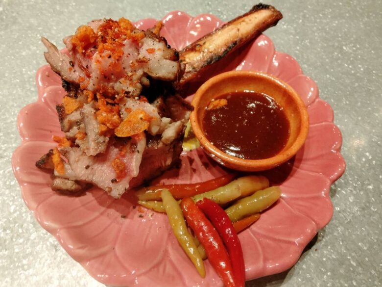 大阪十三のスタンド　ソバサンカク＋ヒツジボシでラムチョップを食べました。