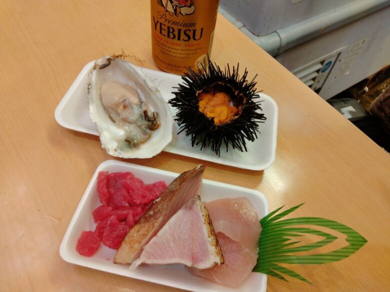 金沢近江町市場　忠村水産で名物切り落とし盛りと牡蠣、ウニ