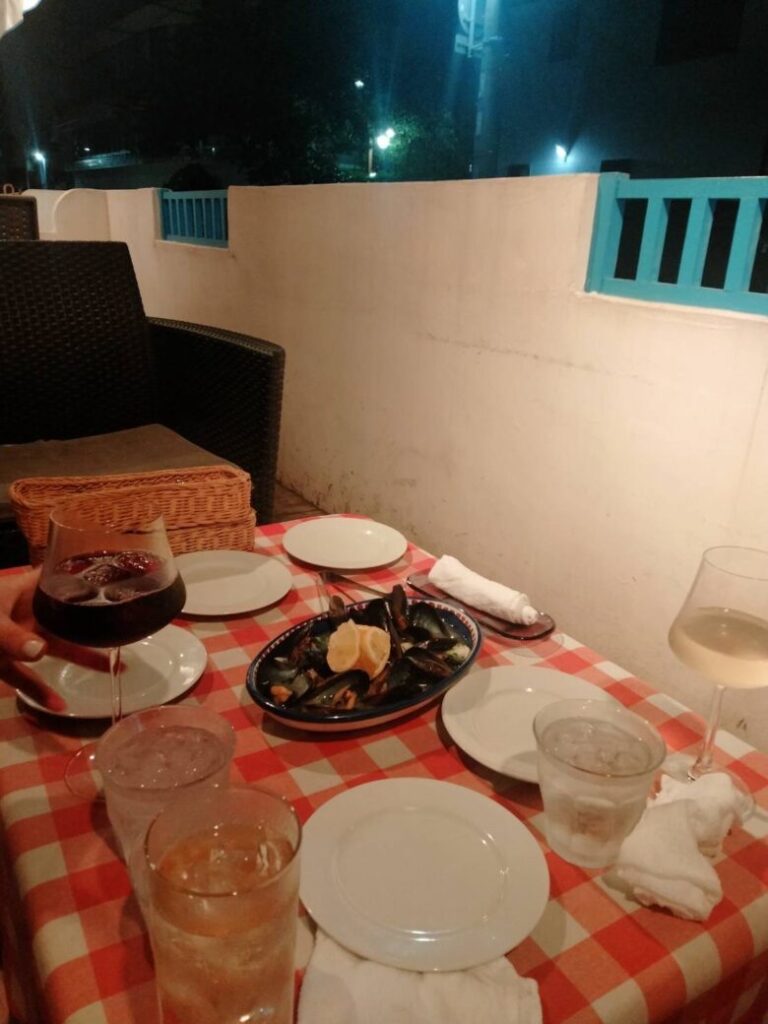 芦屋駅イタリアン：バラッカASHIYAのテラス席でムール貝の白ワイン蒸しを注文
