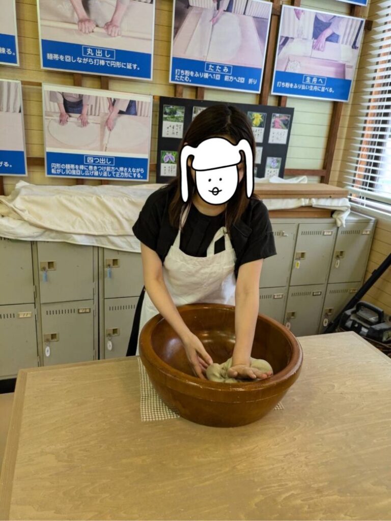 永沢寺花しょうぶ園 蕎麦道場でそば打ち体験　練り