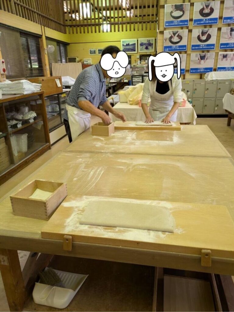 永沢寺花しょうぶ園 蕎麦道場でそば打ち体験　たたみ