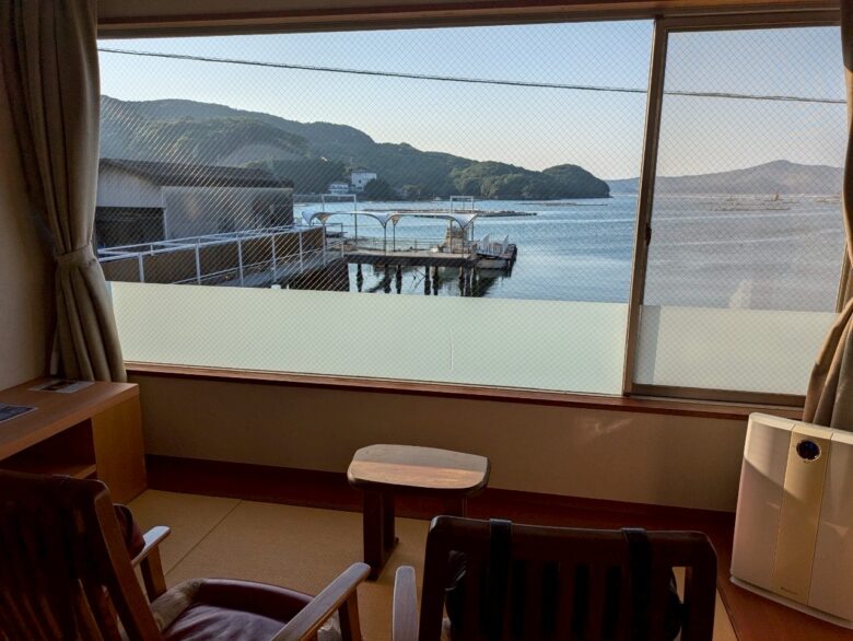 サン浦島 悠季の里 景色 室内からの桟橋景色 釣りも出来ます