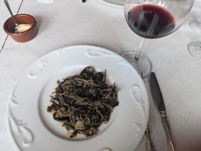 エル ポニエンテ イカ墨のパエジャ